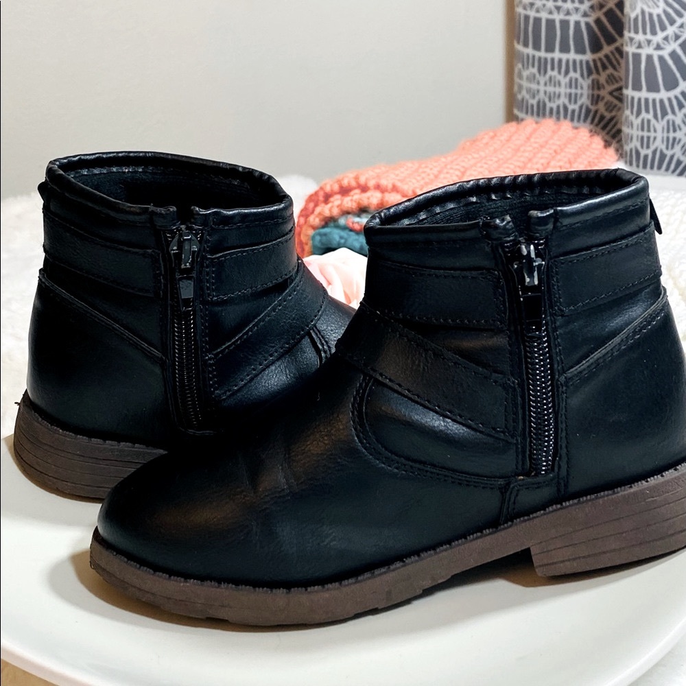 Carter’s black girls boots, size 13 pre-loved